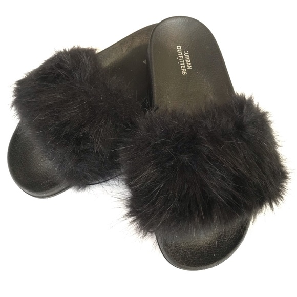 Urban Outfitters Shoes - 🖤Glam Faux Fur Slides Size 6🖤